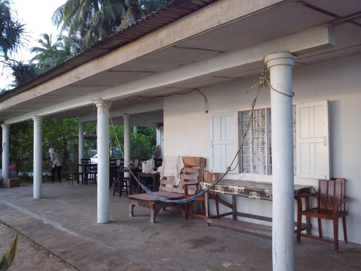 Pandan Beach Homestay Kampong Pandan Esterno foto