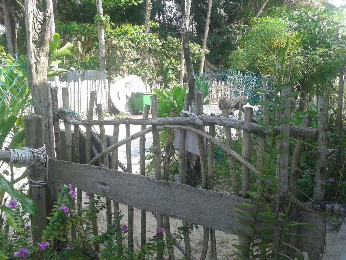 Pandan Beach Homestay Kampong Pandan Esterno foto