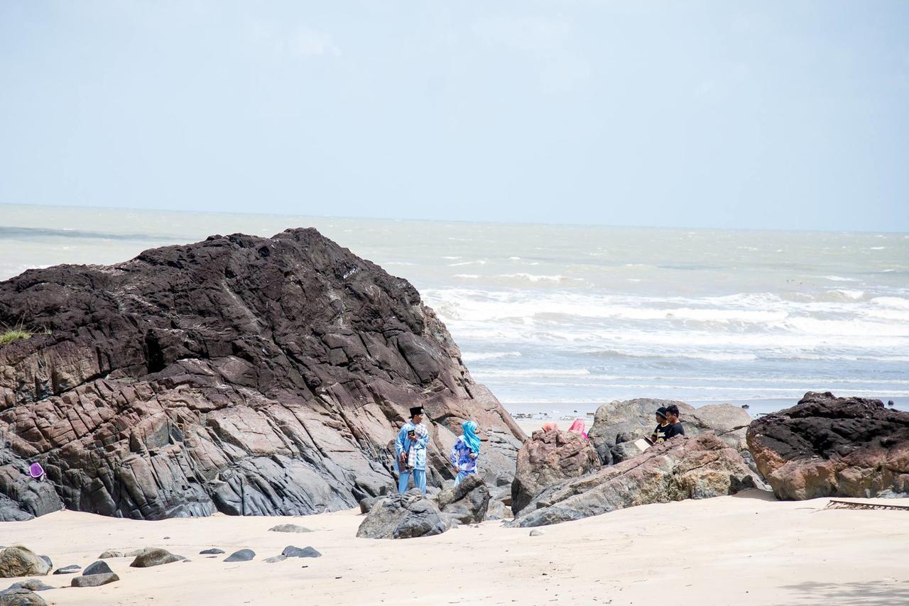 Pandan Beach Homestay Kampong Pandan Esterno foto